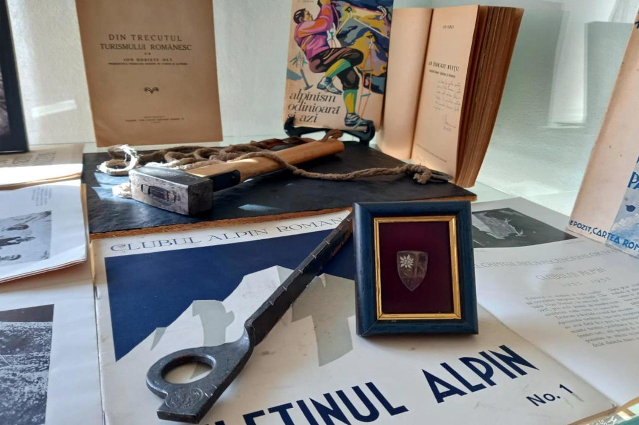 Cîrţişoara Galeria Turismului Montan旅馆 外观 照片